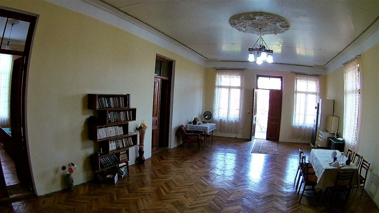 Surmava Palace Мартвілі Екстер'єр фото